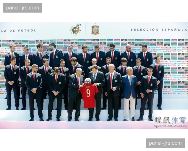 “特写:在纽约一家酒吧,西班牙侨胞通过合法流媒体服务集体观看西甲夺冠庆典” “特写:在纽约一家酒吧,西班牙侨胞通过合法流媒体服务集体观看西甲夺冠庆典”