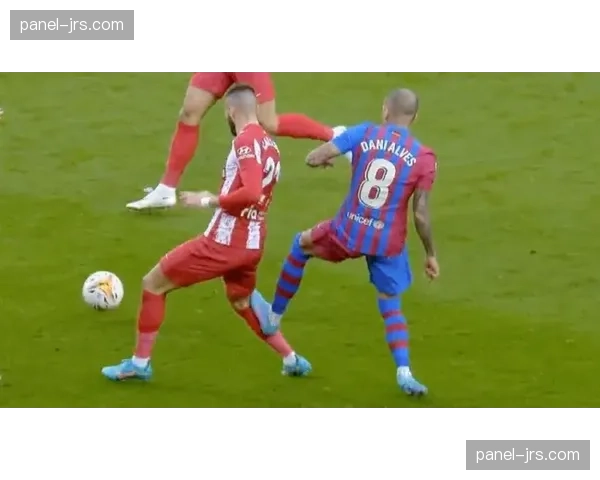 VAR争议再起：利桑德罗红牌判罚标准是否亟待统一？